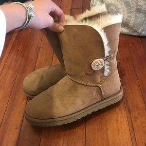 Ugg Bailey button chestnut